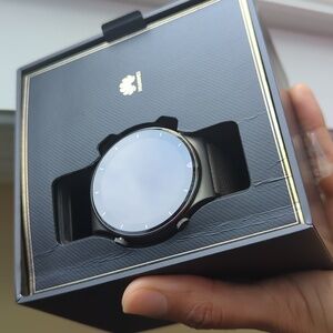 BRAND NEW Huawei smart watch: GT 2 Pro edition. Never been worn!
